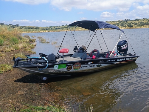barco embalse de la serena