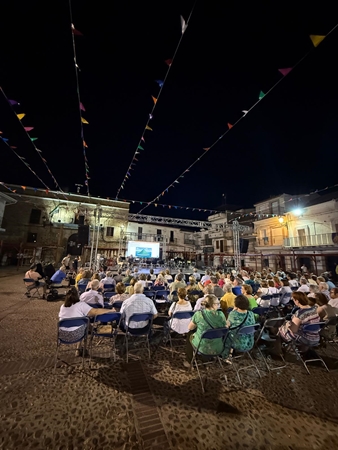 Público presenciando presentación web CerroMasatrigo.com